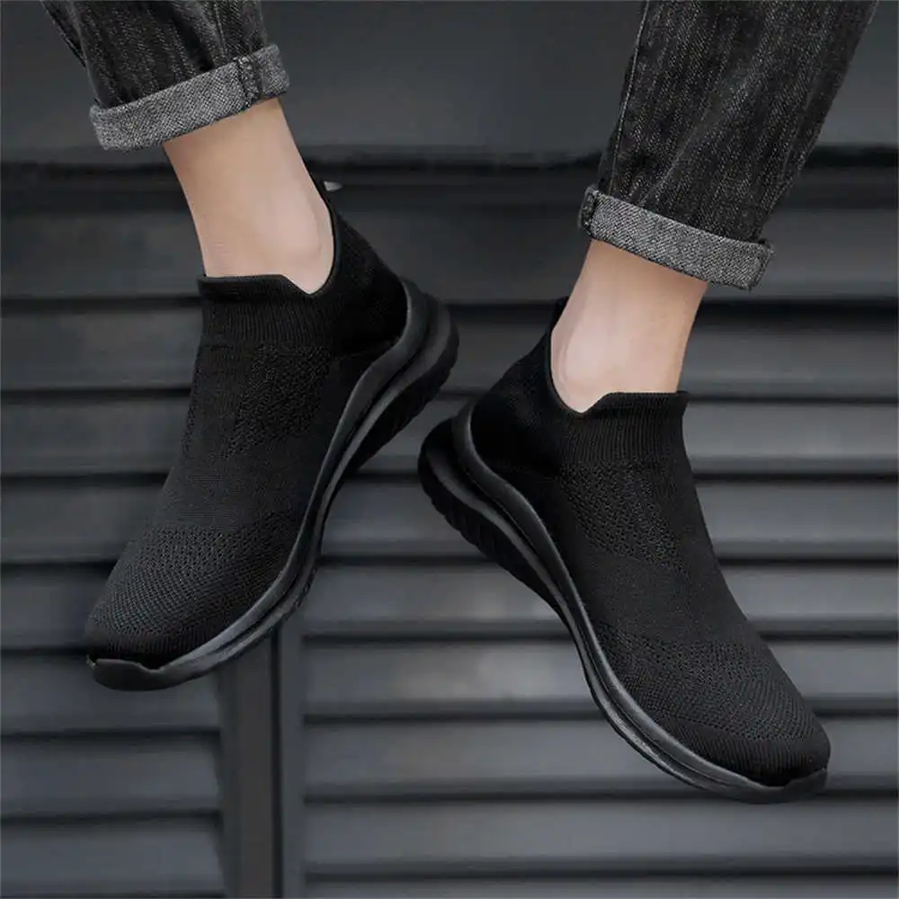 Streetwear Brand Collection - Sepatu olahraga pria, krem lembut baru